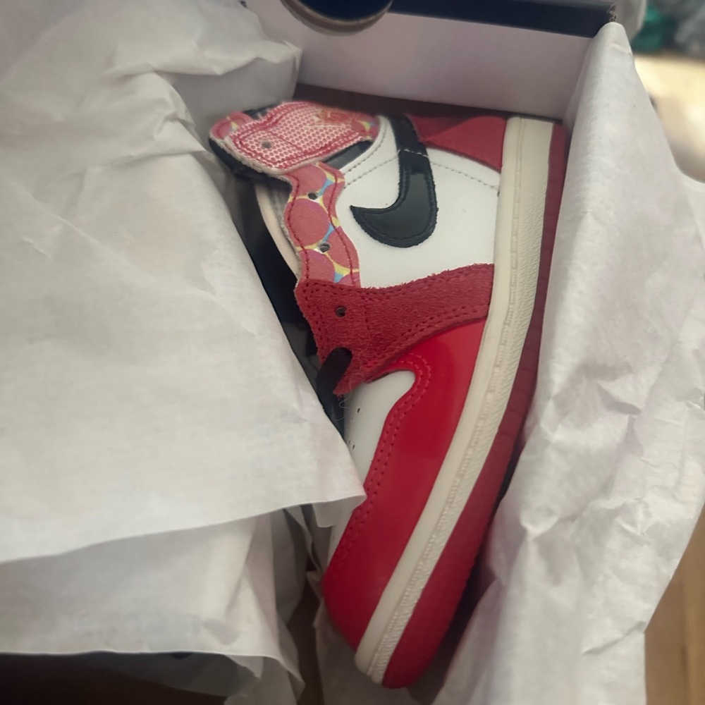 Jordan Retro High OG SP in University Red and Black